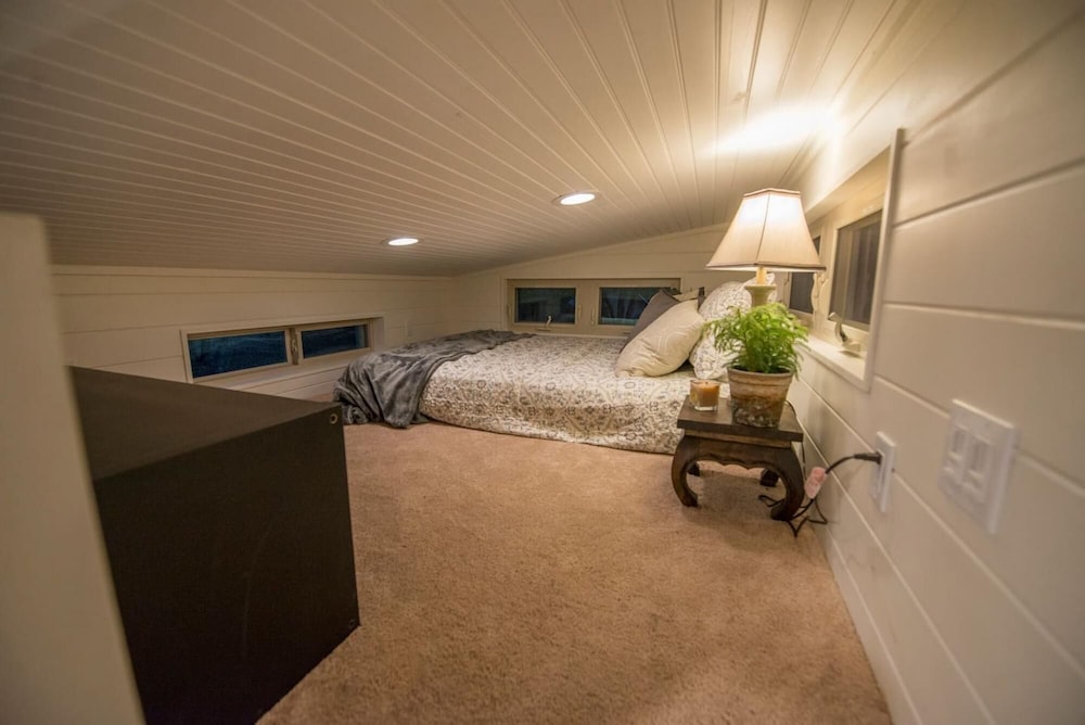 Montana Escape Tiny House in Waco 12 min to Magnolia and Baylor view 5