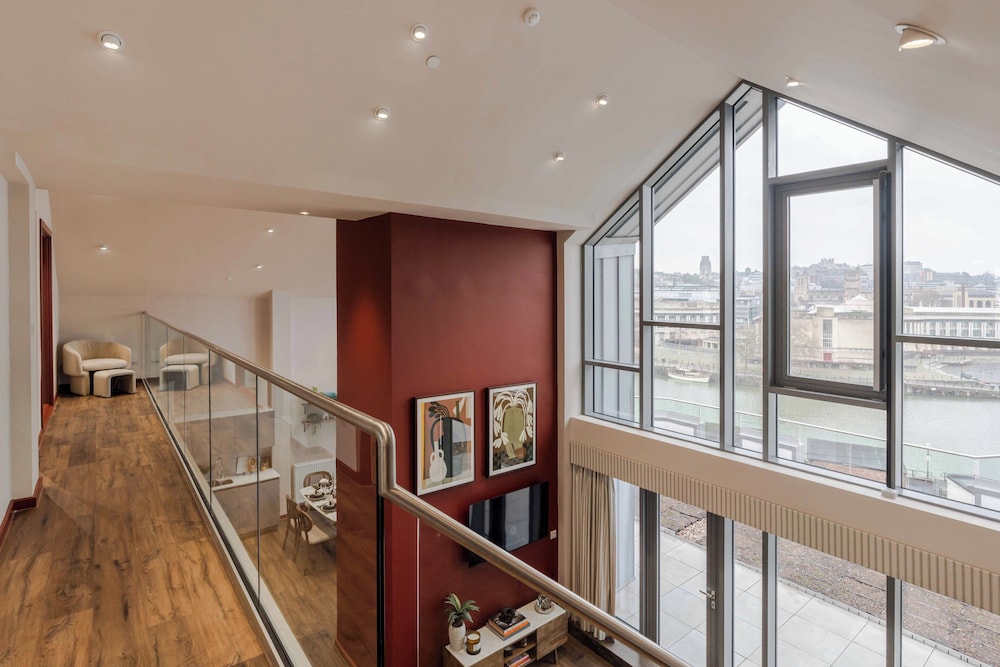 Waterside Living I Luxe Apartments