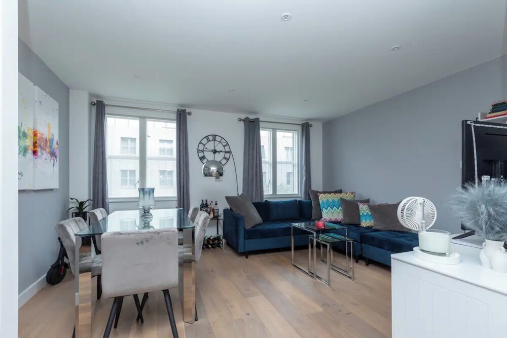 Sleek & Modern 1BD Flat - Angel