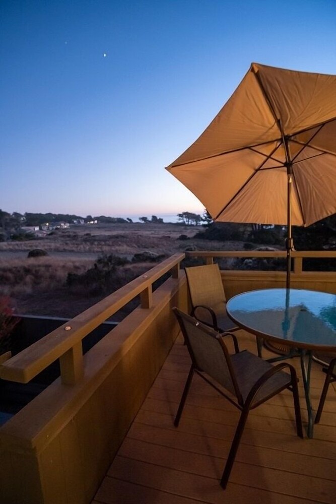 Sculpture Point 2 Bedroom Home by RedAwning view 4