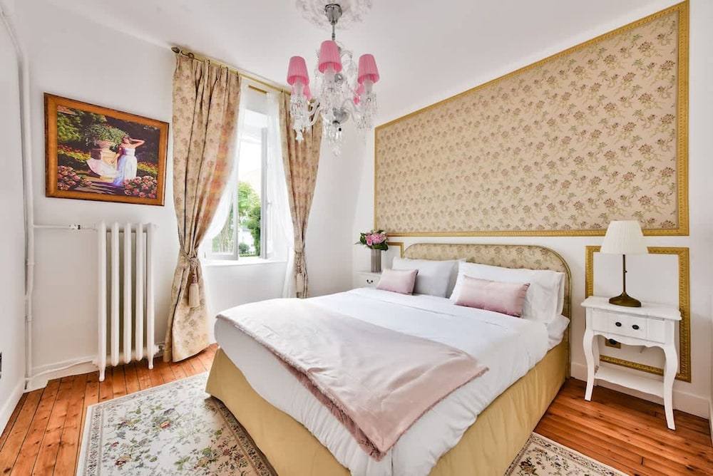 Noble Luxury Residence in the Heart of Paris
