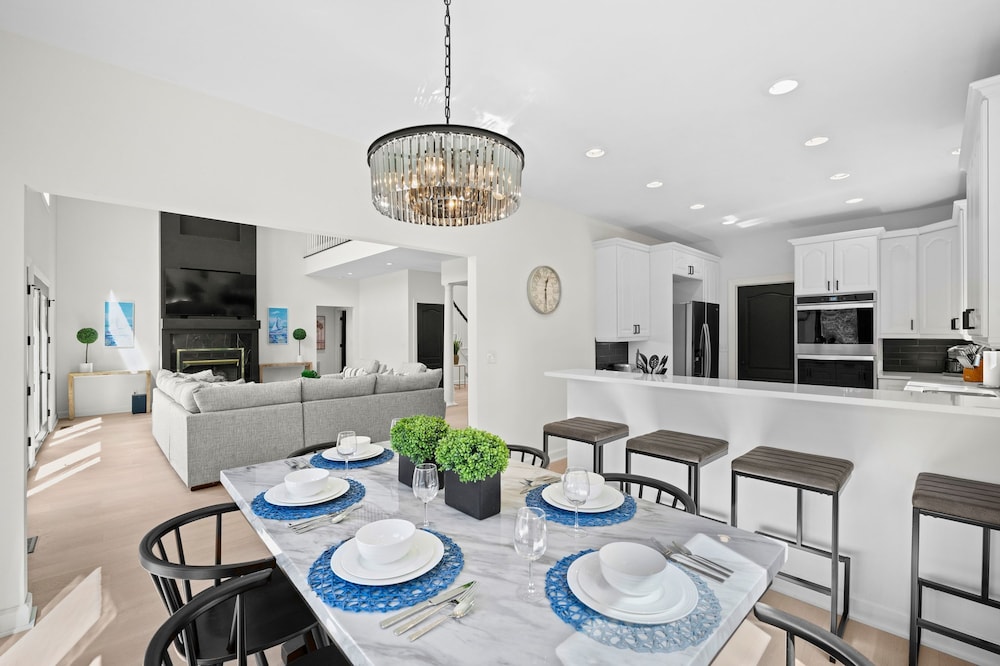 Knotty Pines by Avantstay Lake Views Renovated