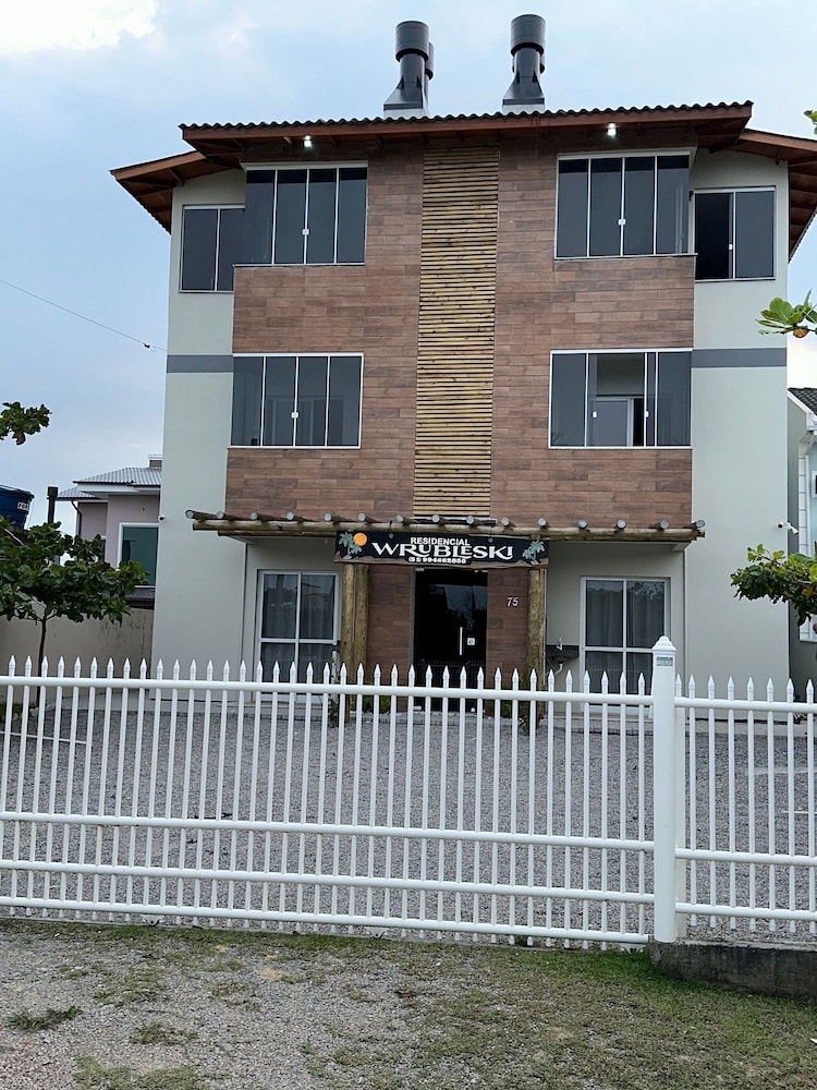 Apartamentos Pinheira