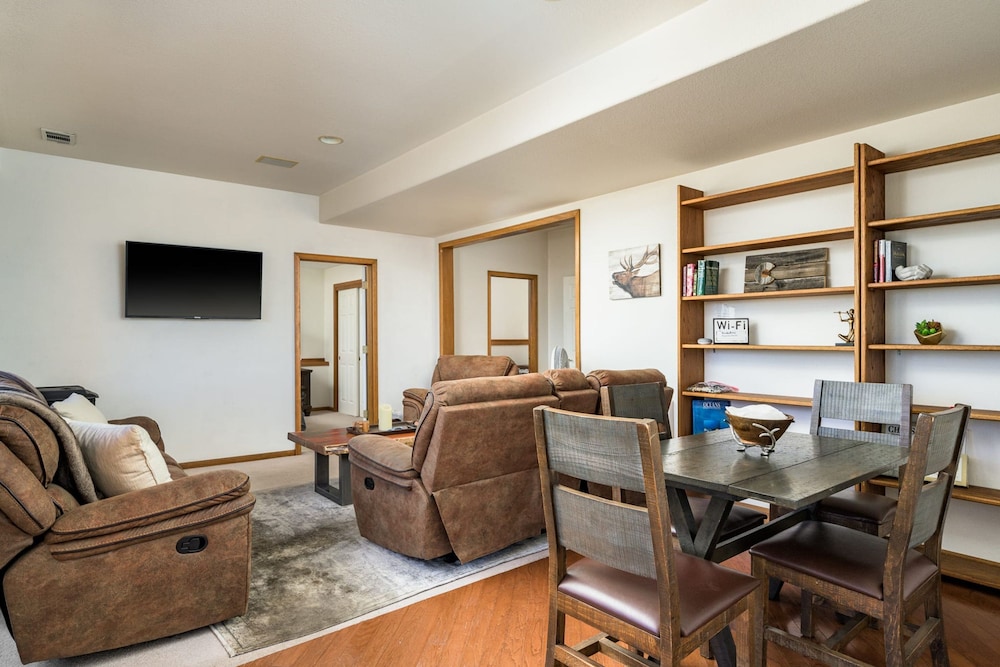 Mountain View Apartment Near Downtown Hiking