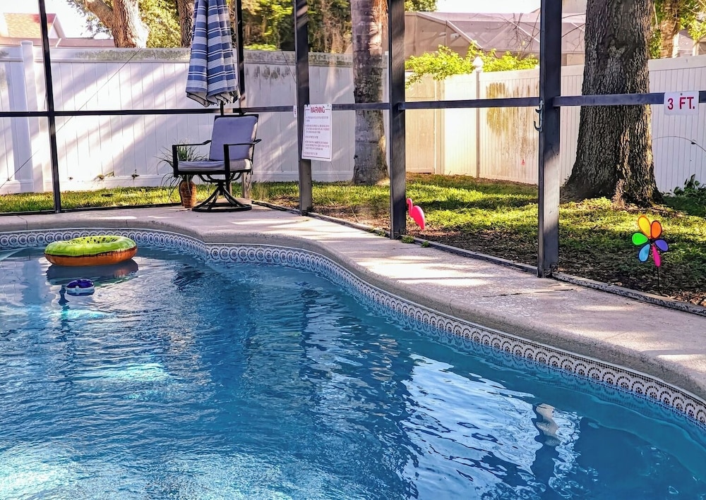 Chic 3 BR w/ Pool Near Disney Magic