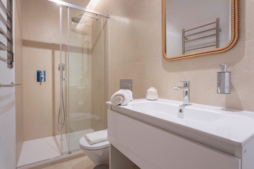 Bright Apartment in Seville. Tomás de Ibarra II