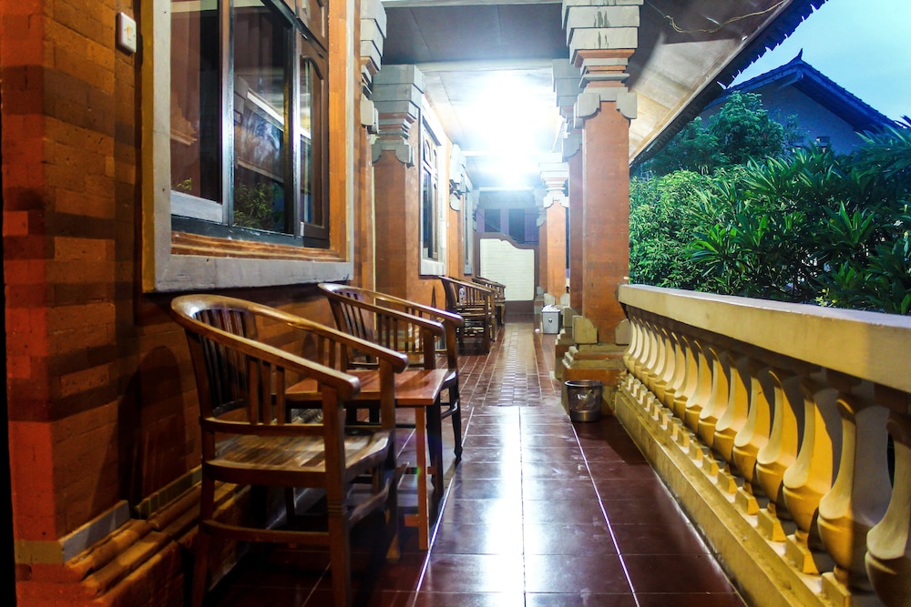 Budhi Beach Inn