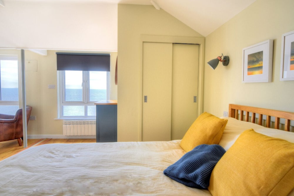 3 Beach Way House