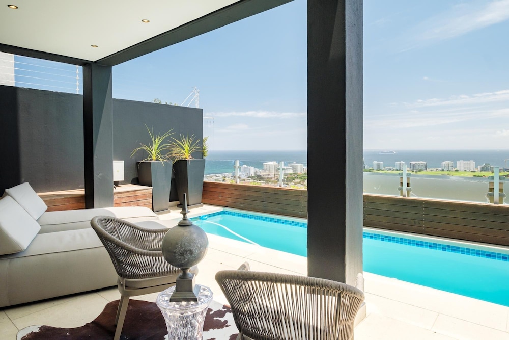Top Urban Escape w Pool and Ocean View Villa Alexa