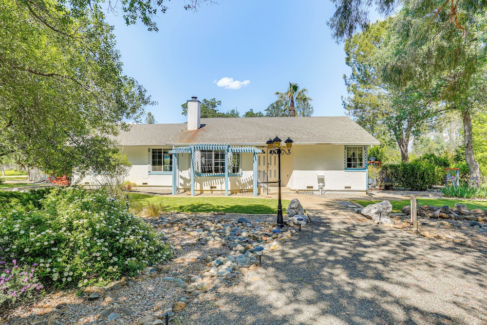 10 Mi to Redding: Serene Escape w/ Spacious Yard!