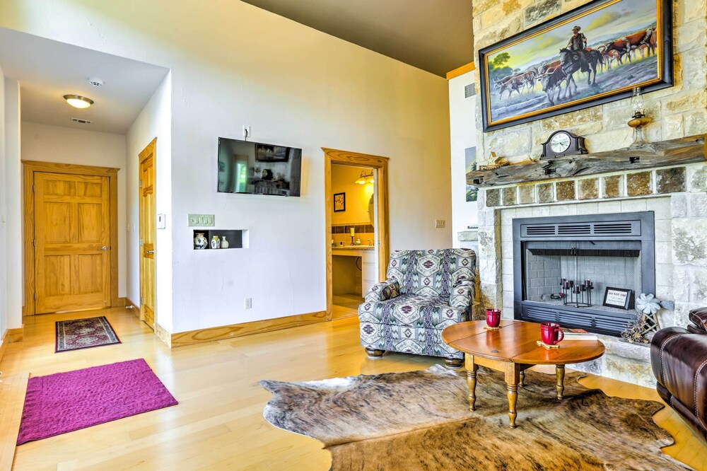 Johnson City Home w/ Hot Tub - Close to Wineries! view 2
