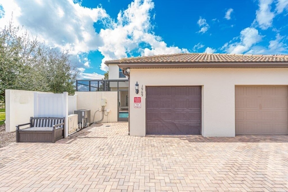 Lovely 5br Townhouse At Windsor At Westside 5 Bedroom Townhouse by RedAwning view 2