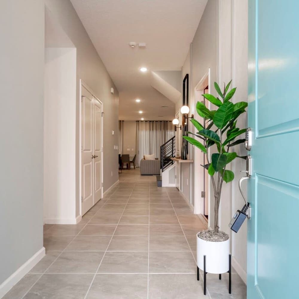 6152 Fantastic Spacious Home for Your Family