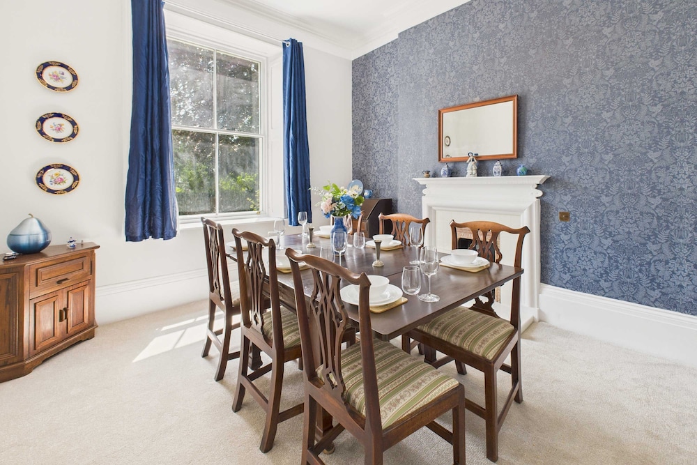 Host Stay Thornecroft