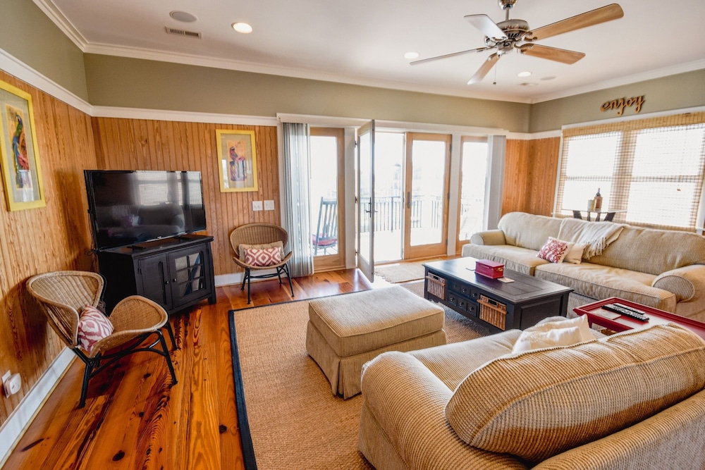 54th Ave N. Cherry Grove 4 Bedroom Home by RedAwning view 3