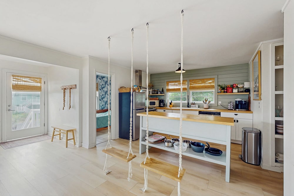 Entire House - Serenity in Surf City