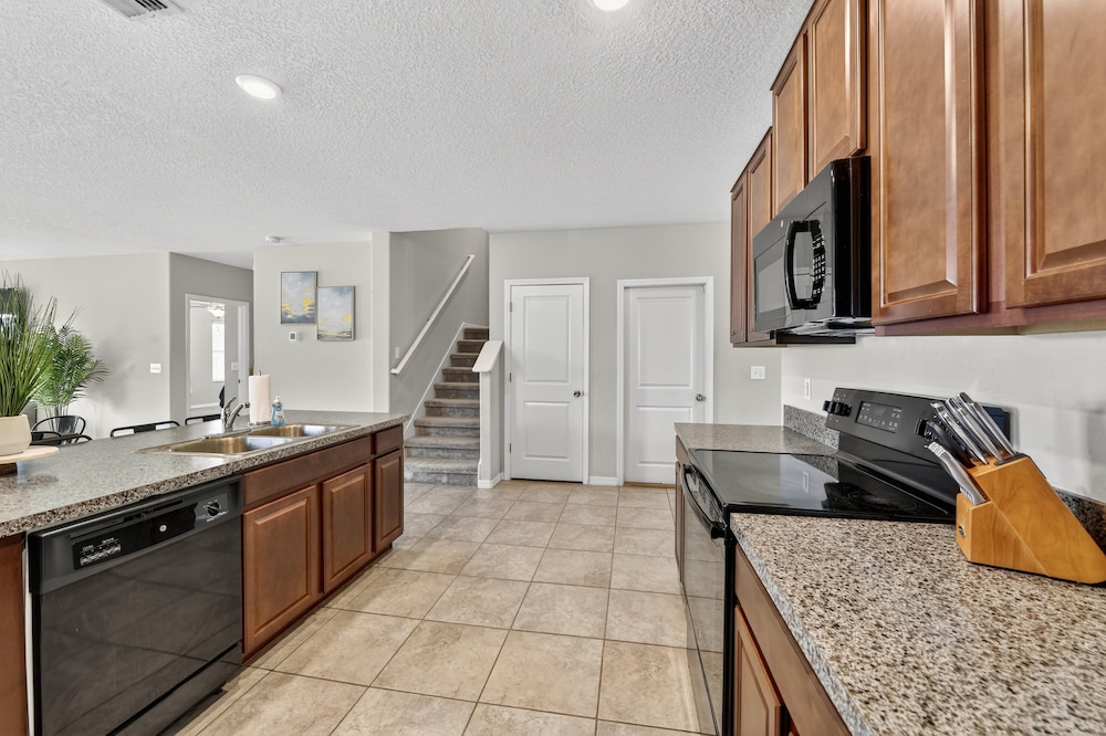 Spacious Getaway Near Apollo Beach 5 Bedroom Home