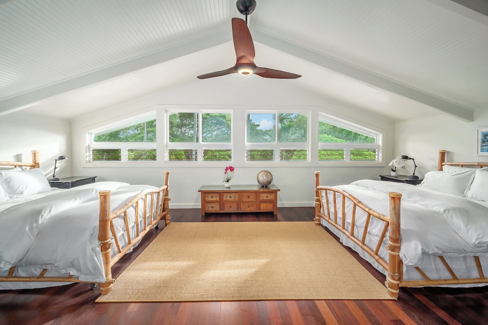 Secret Beach House in Kilauea