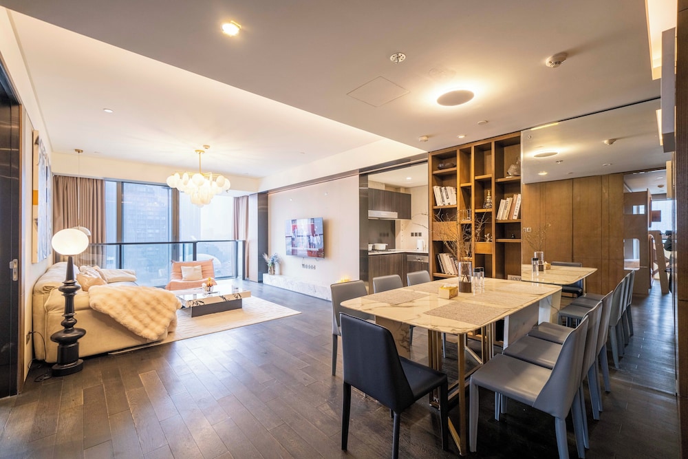 Zhome-Three Bedroom Luxury Suite2