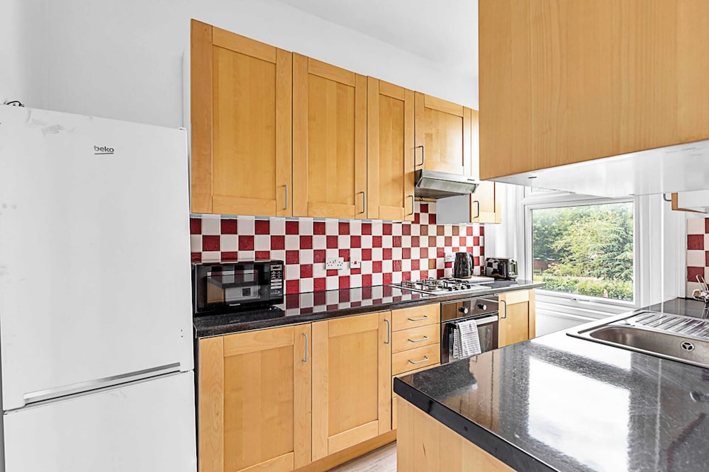 Bright and Newly Furnished Acton Apartment