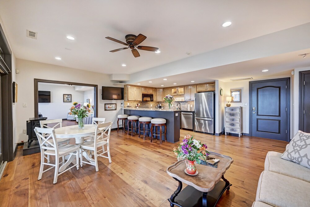 Landover Lodge by Avantstay Waterfront Dock