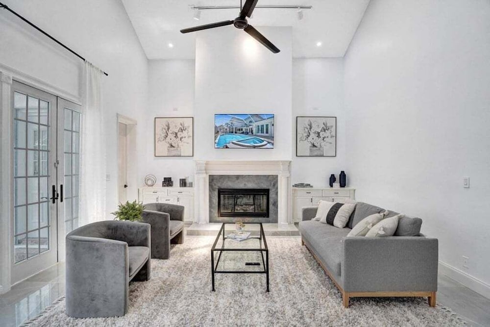 6br Elegant Hollywood Lakes Mansion W/ Pool & Spa 6 Bedroom Home