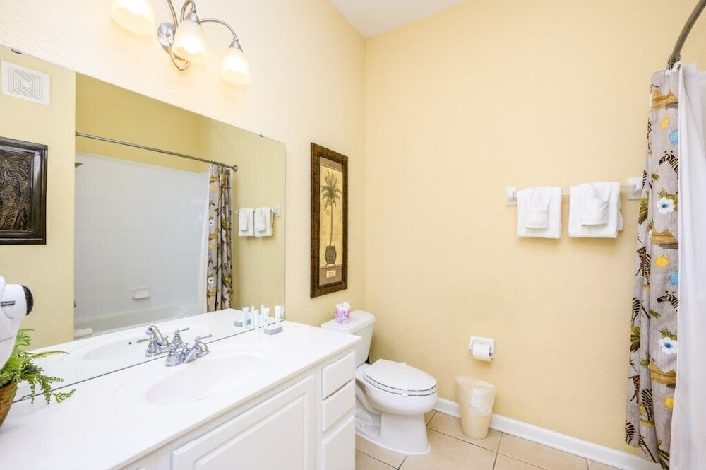 Tropical Lakeview Condo w. Vegas Game Room - 1014