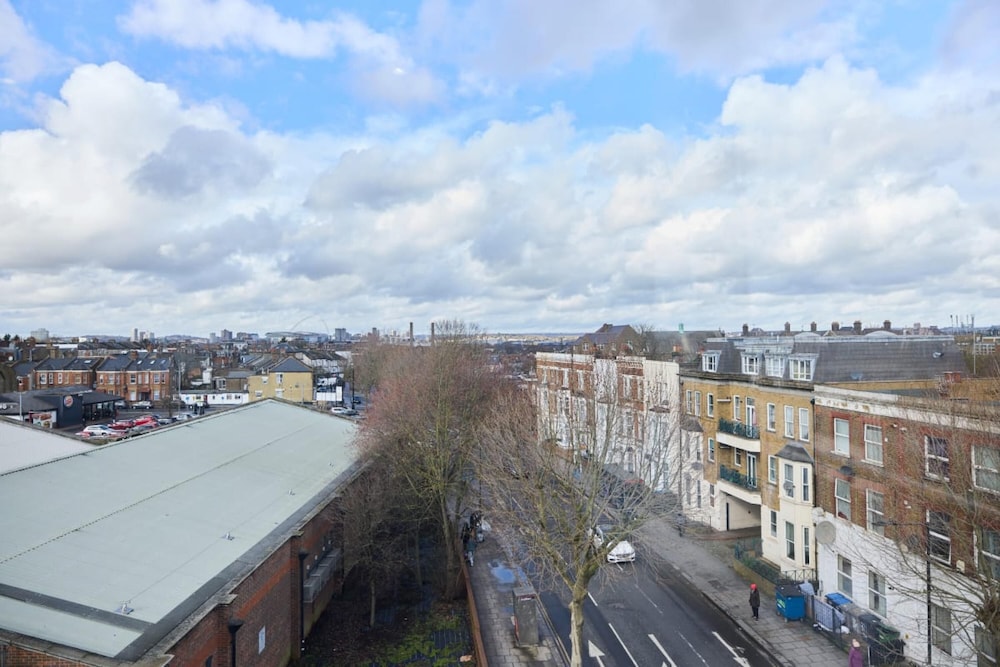 The Harlesden Hideaway - Lovely 2bdr Flat With Balcony