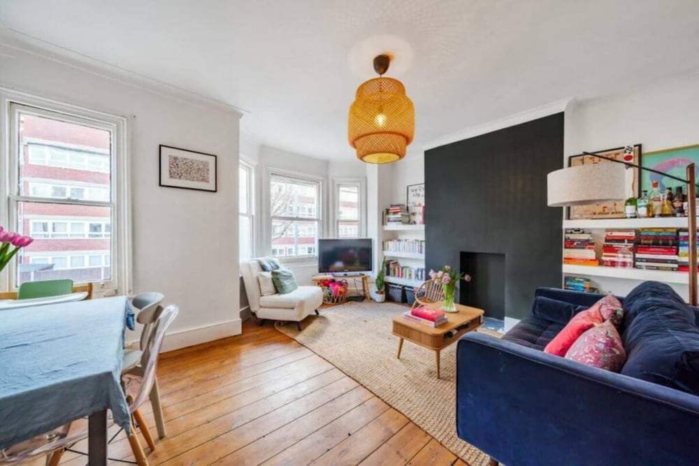 Elegant & Bright 2BD Flat, Battersea!