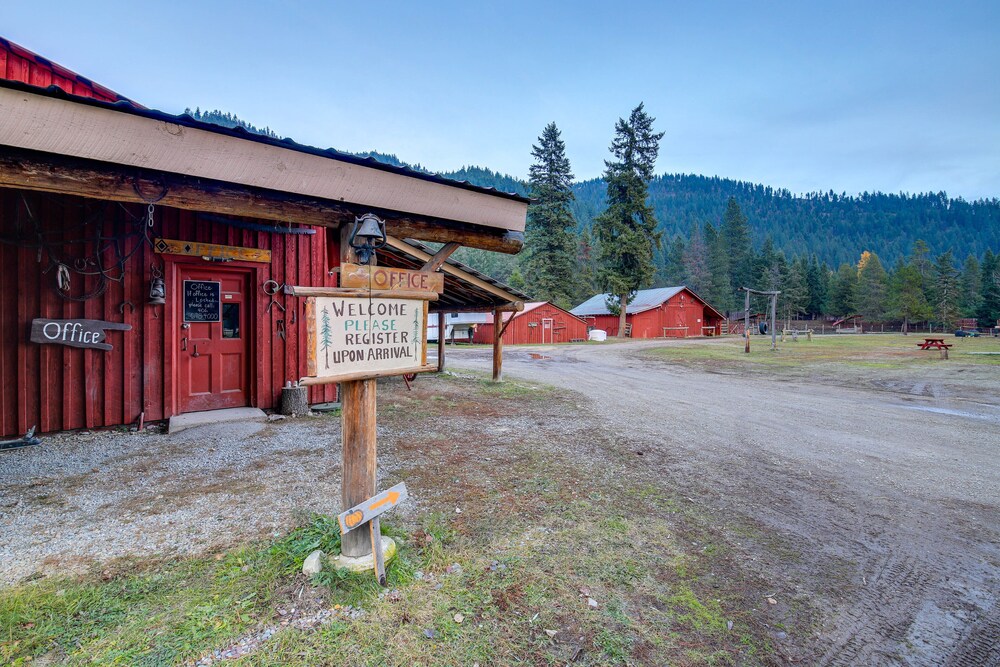 Montana Cabin: Day Trip to Glacier Natl Park! view 4