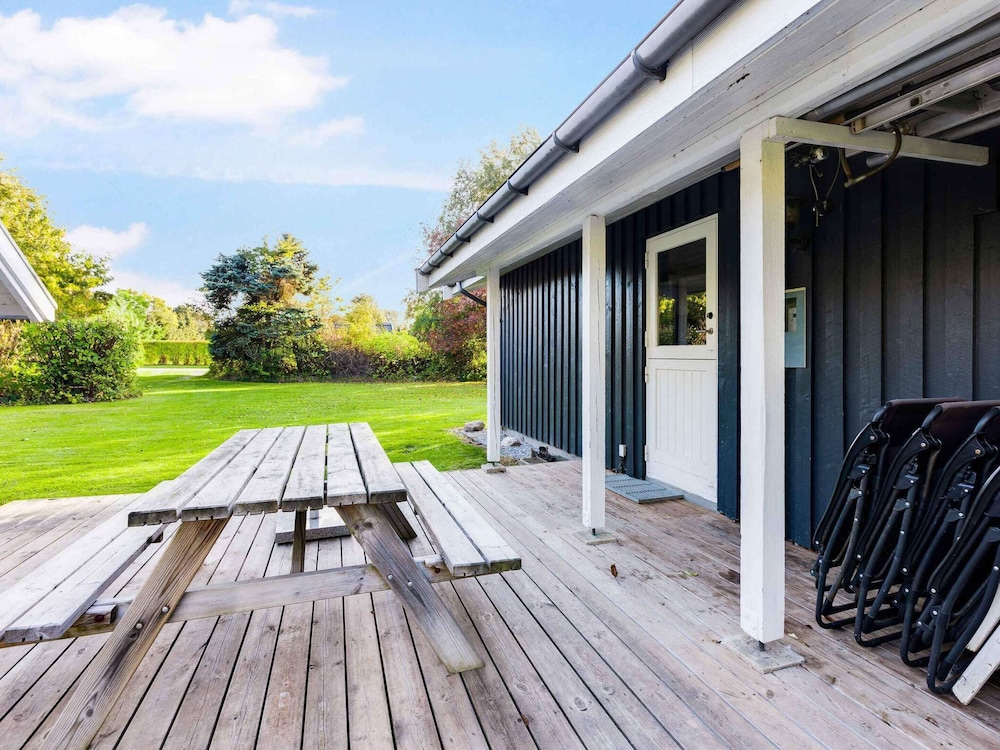 5 Star Holiday Home in Humble