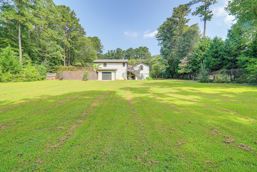 Stylish Country Living: Serene Suwanee Retreat!