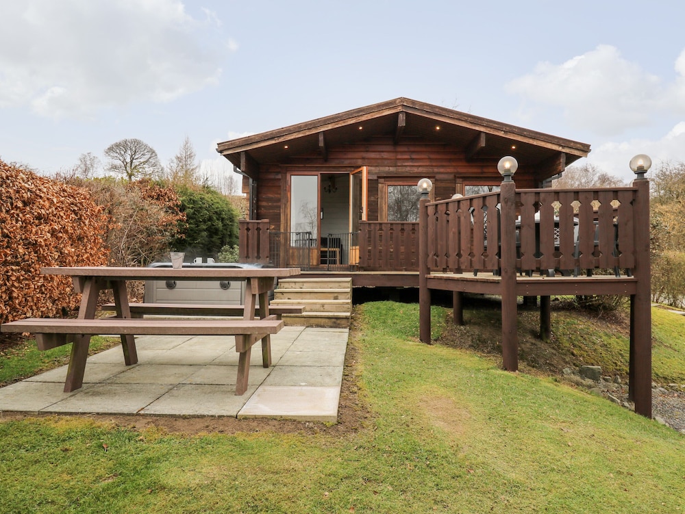 Snowy Owl Lodge