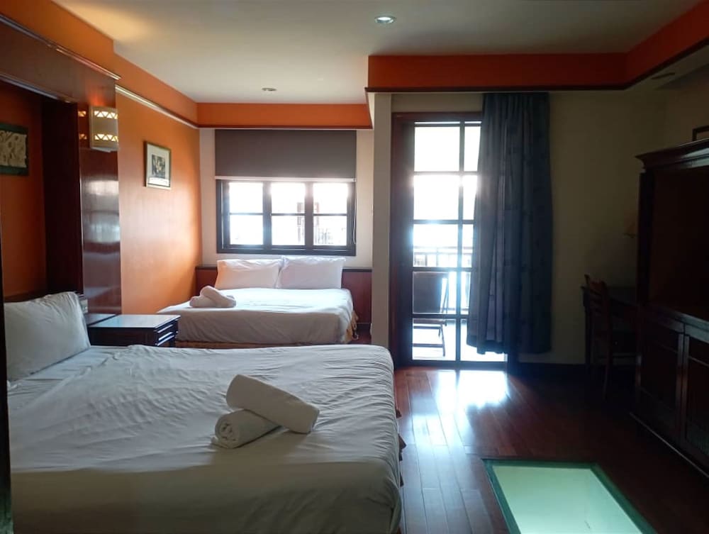 Alpine Premium Water Chalet 2