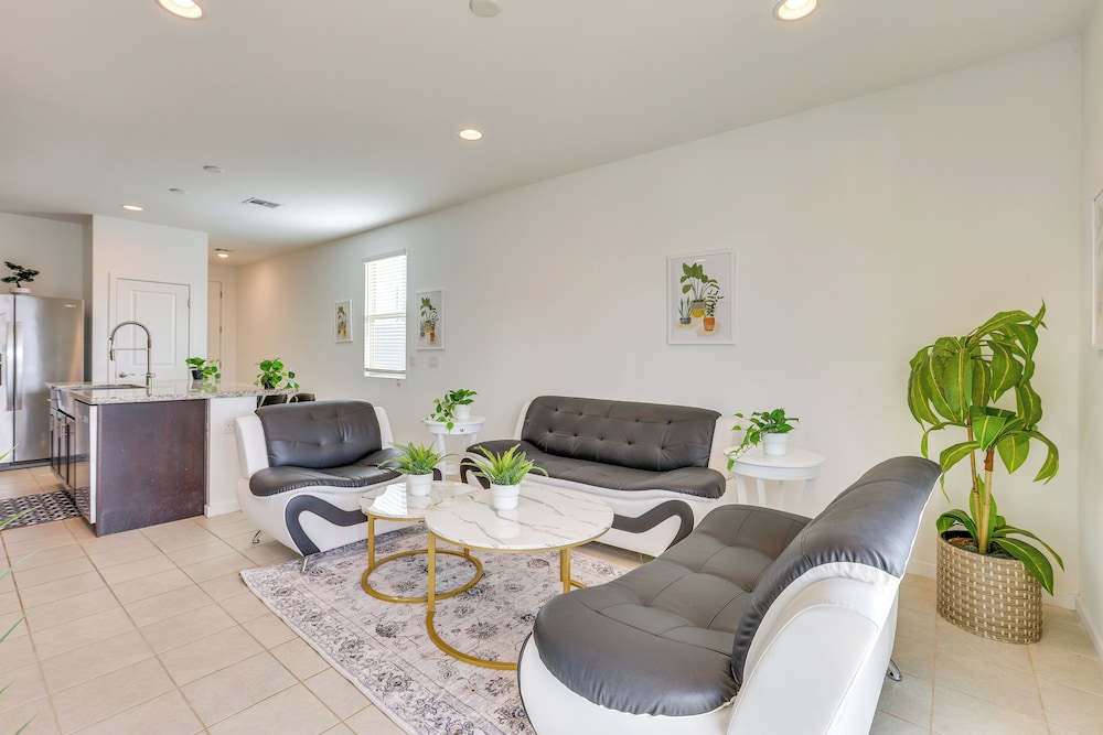 10 Mi to Dtwn Phoenix: Chic Family Home
