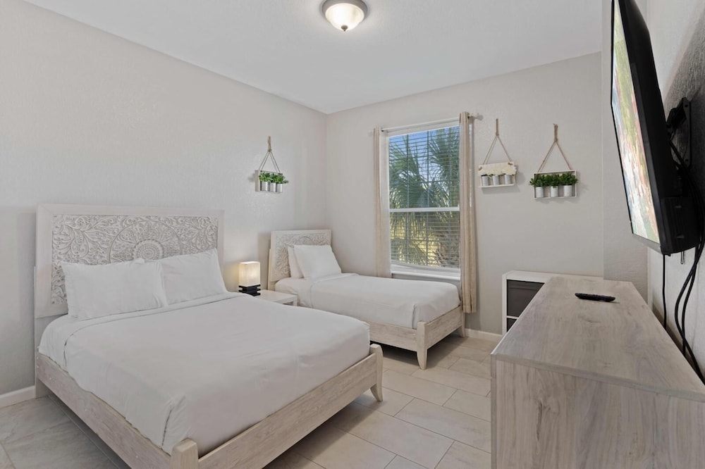 Vista Cay Swanky
