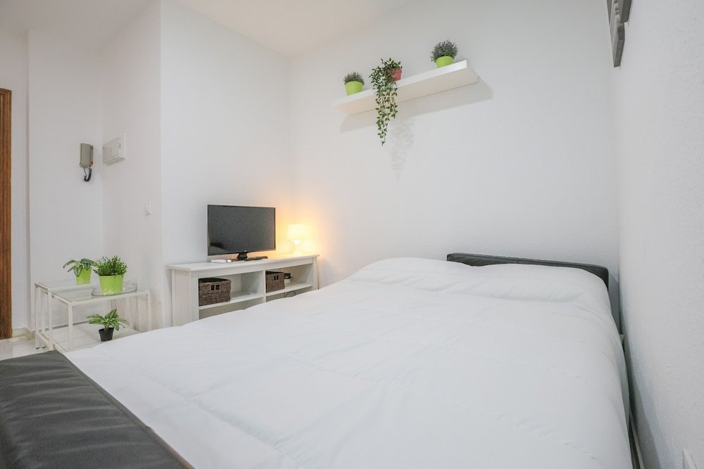 Divina in Sevilla With 1 Bedrooms and 1 Bathrooms