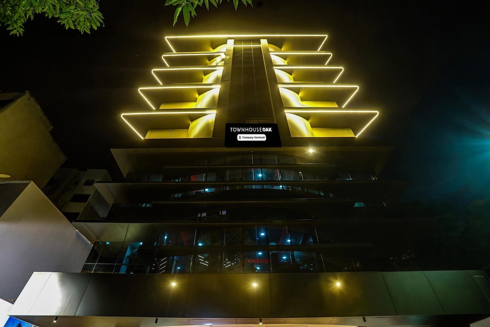 Blissful Stays at Ramdaspeth Downtown