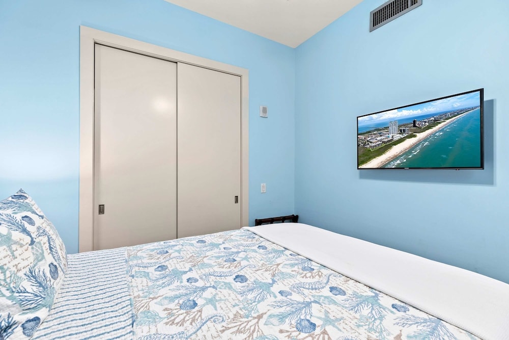 Sapphire Beach - Breathtaking 26th Floor Views 3 Bedroom Apts