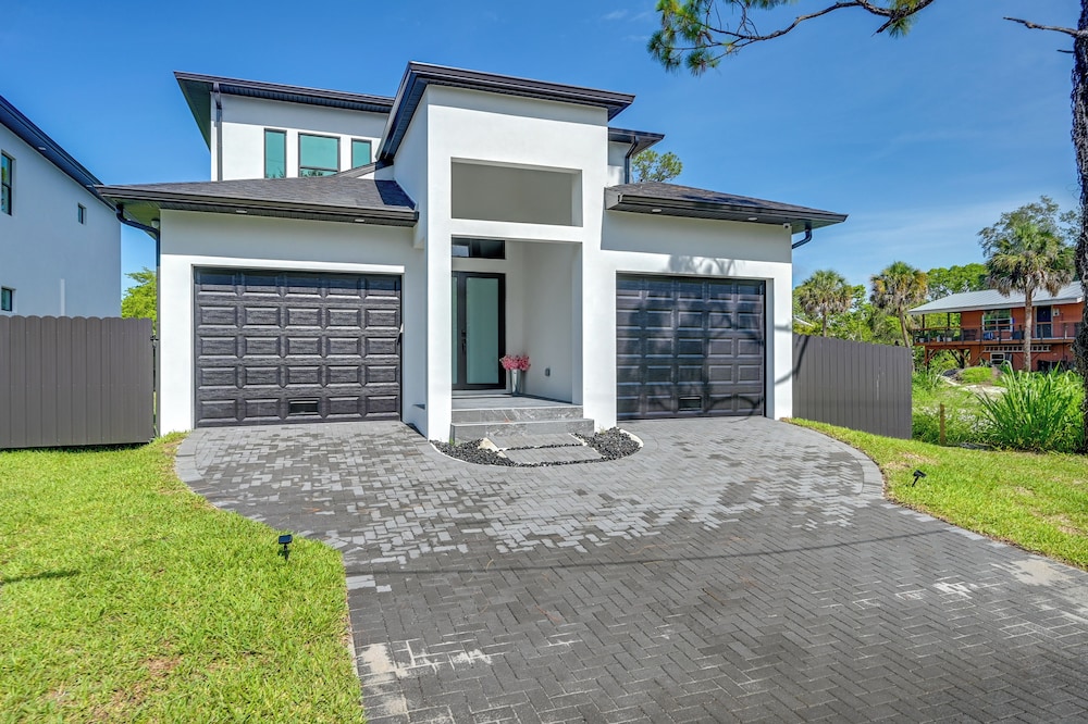 3 Mi to Naples Beach: Luxurious Home w/ Pool!