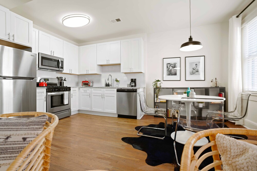 800 Furnished Apartments view 5