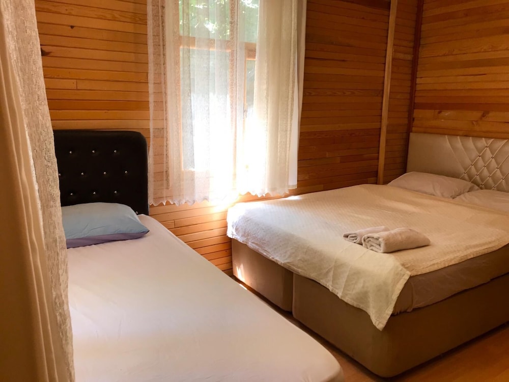 Kapuzbasi Selalesi Sahin Motel view 4