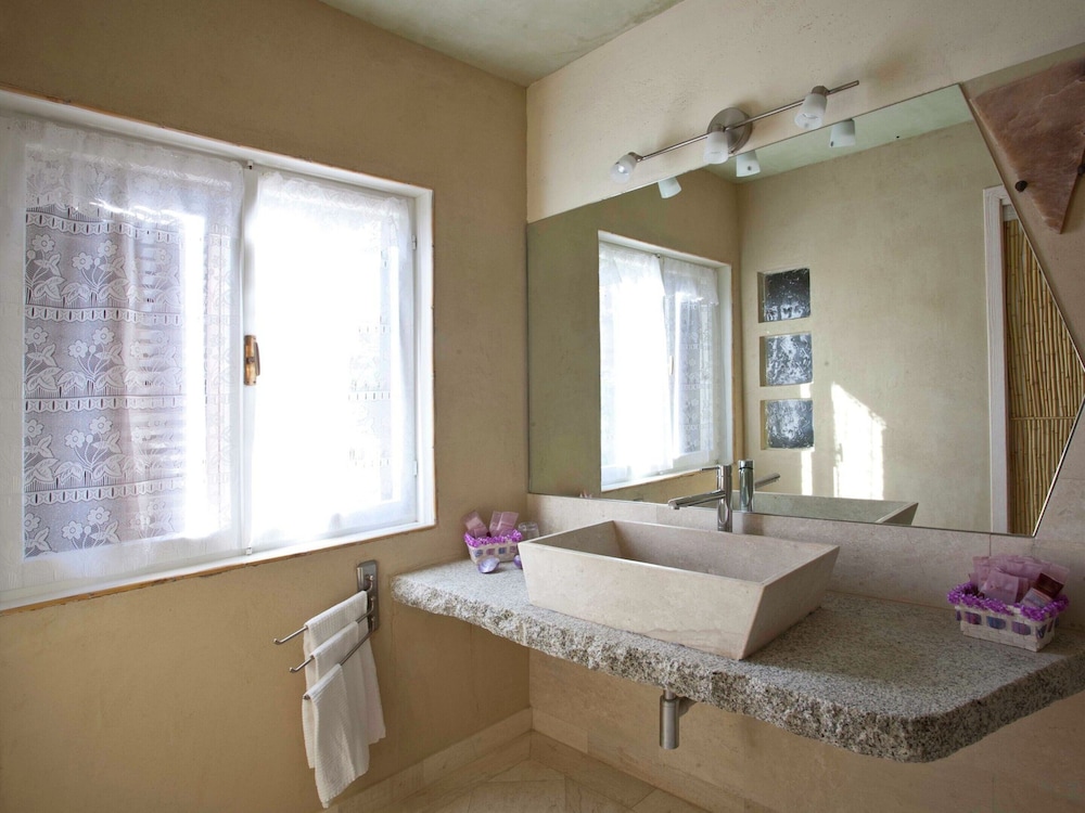 Stylish one Bedroom Apartment Near sea photo 5
