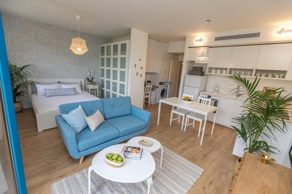 Jaffa Beachfront Studio by Sea N' Rent