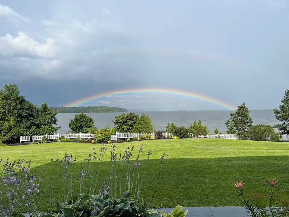 Valcour Inn & Boathouse