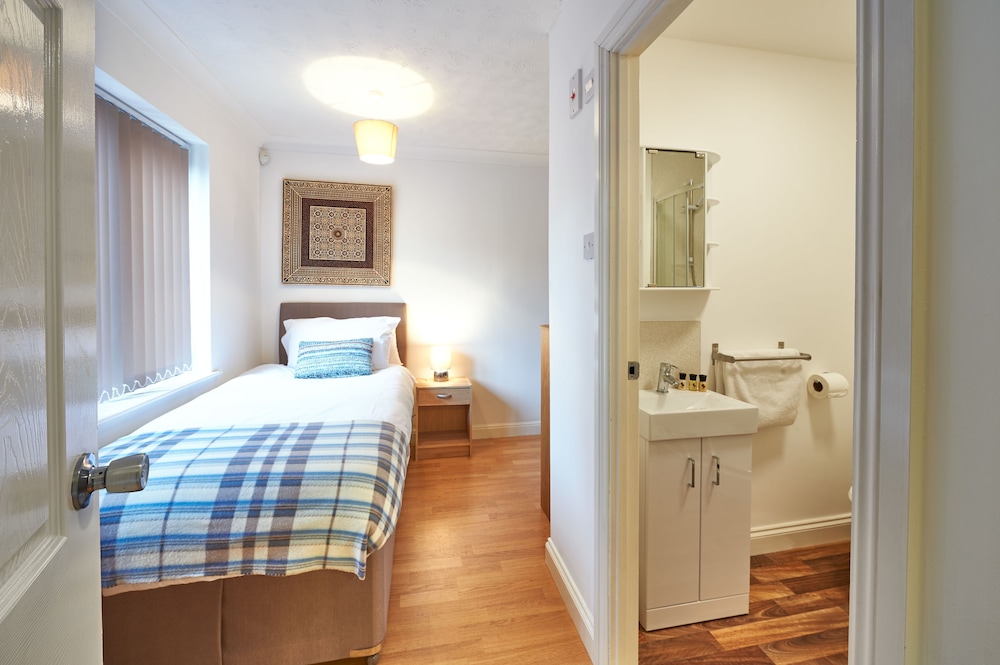 Northleigh House, Furzton, 6 Bedroom/5 Bathroom House