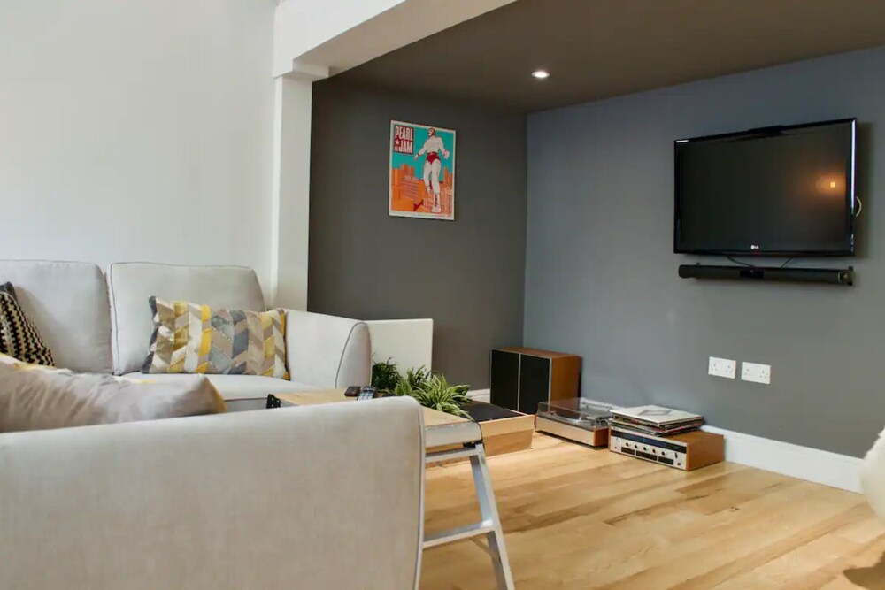 Modern 1BD Flat in Edinburgh view 5