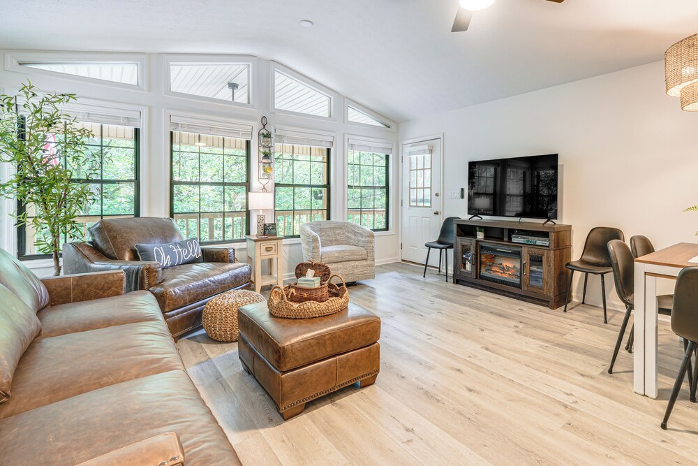 5 Mi to Dtwn Hiawassee: Creek-front Home w/ Deck
