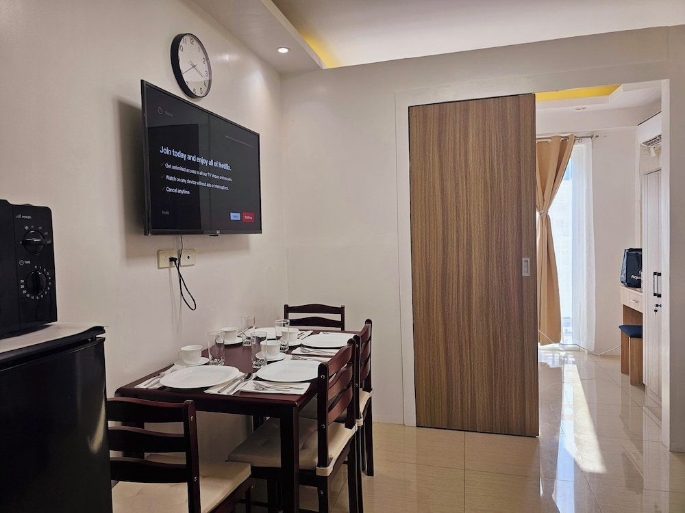 Hannah Crib at Shore Residences