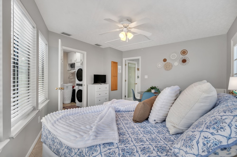 Spacious Home With Beach Access 3 Bedroom Home